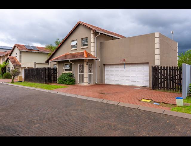 4 BEDROOM CLUSTER FOR SALE IN BROADACRES